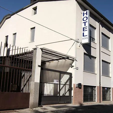 호텔 Faenza *