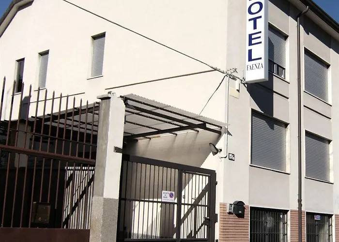 Szálloda Faenza *